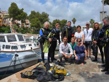 Retirats 40 quilos de residus del fons marí de Portopetro
