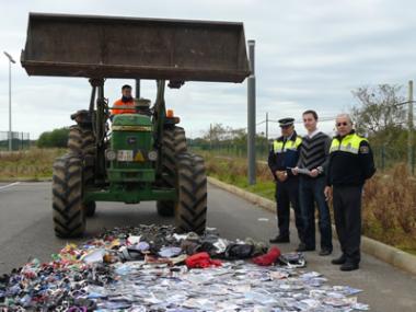 L’Ajuntament de Santanyí destrueix el material incautat per la Policia local durant  2009
