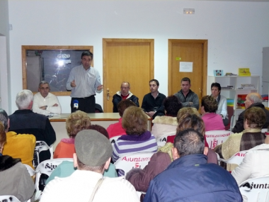 El batle de Santanyí, Miquel Vidal, va informar a la Gent Gran de Cala d’Or, que molt prest disposaran del local social de la Plaça Pinar