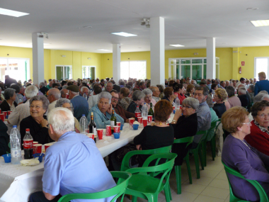 Més de 900 persones majors de 65 anys es reuniren en un dinar multitudinari organitzat per l’Ajuntament de Santanyí
