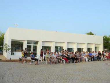 Gran expectació dels majors a la inauguració del local social de la Plaça Pinar de Cala d’Or 