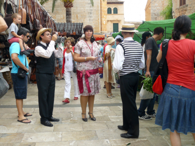 EmbruixArt promociona el seu espectacle musical als carrers de Santanyí