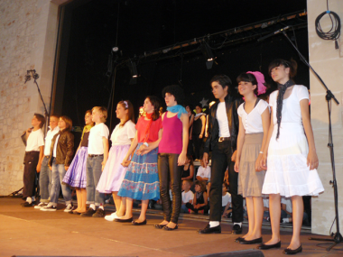 L’Escola Municipal de Música de Santanyí clausura el curs 2010-2011 a ritme de “Grease”