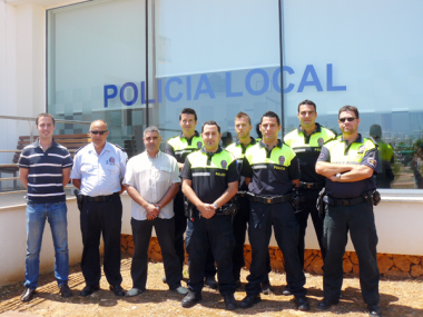 Els edils Galmés i Matas s’entrevisten amb els set nous agents de Policia turística