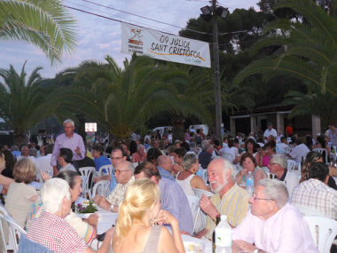 Gran participació al Sopar de fideuada a la Fresca de Cala Santanyí