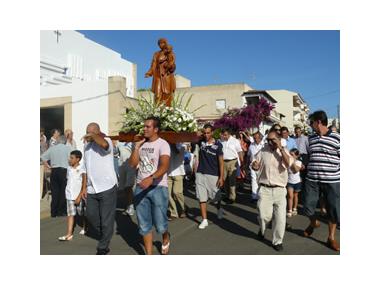 Una cinquantena d’embarcacions varen participar a la processó marítima de Cala Figuera