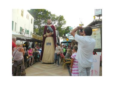 Els balls dels Gegants de Santanyí triomfen a Cala d’Or