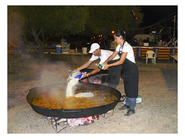 Son Moja reuneix més de 400 persones a la paella a la fresca