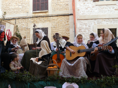 Èxit de participació a les beneïdes i foguerons de Santanyí