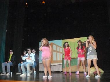 El Grup de Teatre Jove de Cala d’Or triomfa a Santanyí amb l’obra: “Un mal trago”