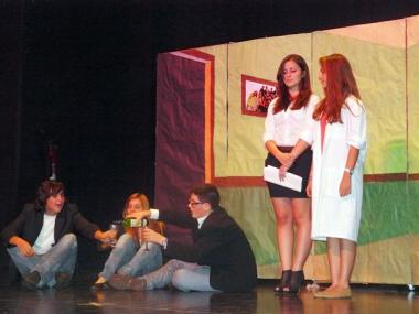 El Grup de Teatre Jove de Cala d’Or triomfa a Santanyí amb l’obra: “Un mal trago”