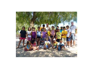 Una vintena de nins i nines del municipi de Santanyí participen d’un campament a la Colònia de Sant Pere
