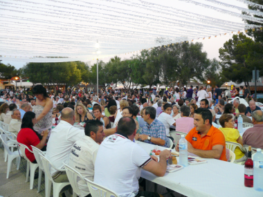 Cala d’Or encetà les festes amb els Gegants de Santanyí i una pamboliada multitudinària