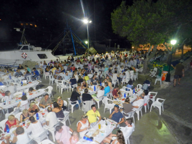 Cala Figuera celebra amb èxit el primer Pa amb oli a la Fresca