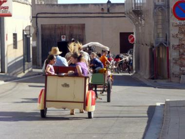 La XV edició de l’anada amb carro, muntura, bicicleta o a peu a Mondragó se celebra amb la participació d’unes 250 persones
