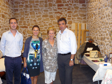 Salom visita el Mercadet d’intercanvi d’objectes per aliments a benefici de les persones necessitades de la Fundació Zaqueo  
