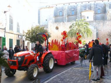 Èxit de participació als foguerons i carrosses del  municipi de Santanyí per festejar Sant Antoni