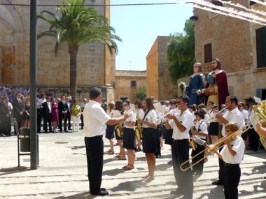 LA BALANGUERA, EL BALL DELS GEGANTS I UN REFRESC PER A TOTS, EL DIA DE SANT JAUME A SANTANYÍ