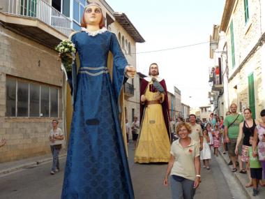BERNAT CINCLAUS I MARIA RAMIS ESTRENEN VESTITS PER SANT JAUME