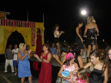 LA DESFILADA “BEAUTY SHOW” INICIA LES FESTES D’ESTIU DE PORTOPETRO