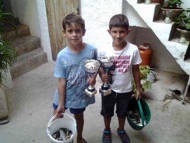 GRANS I PETITS PARTICIPEN EN LES TRADICIONALS PROVES DE PESCA DE SANT ROC