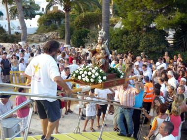 CALA D’OR CELEBRA LA SEVA FESTA PATRONAL AMB UNA SENTIDA MISA SOLEMNE I LA PROCESSÓ MARÍTIMA