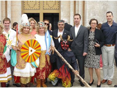 CALONGE HONORA A SANT MIQUEL AMB EL TRADICIONAL BALL DELS ARCÀNGELS I EL DIMONI