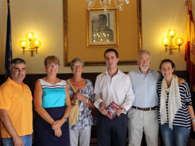 UNA FAMÍLIA DE SANTANYÍ REBRÀ UNA AJUDA ECONÒMICA GRÀCIES A LA ENGLISH-SPEAKING RESIDENT’S 