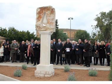 L’AJUNTAMENT INAUGURA UNA ESCULTURA EN HOMENATGE ALS DONANTS DE SANG DE SANTANYÍ