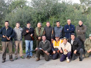 L’AJUNTAMENT I LA SOCIETAT DE CAÇADORS DE SANTANYÍ SUMEN FORCES CONTRA LA PROCESSIONÀRIA DEL PI
