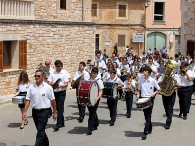 SANTANYÍ S’OMPLE DE MÚSICS AMB MOTIU DE LA TROBADA DE BANDES DE MÚSICA