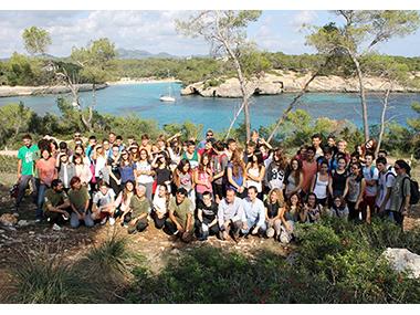 ELS ALUMNES DE CALA D’OR I SANTANYÍ AJUDEN A  REFORESTAR ZONES VERDES DEL TERME 