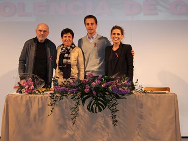 EL MANIFEST CONTRA LA VIOLÈNCIA DE GÈNERE OMPLE EL TEATRE PRINCIPAL DE SANTANYÍ