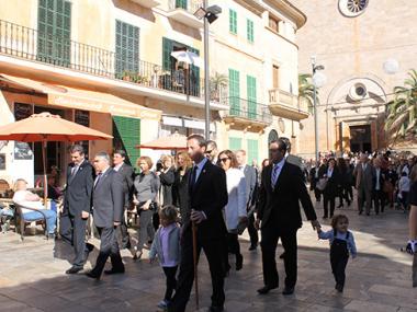 SANTANYÍ VENERA AMB DEVOCIÓ AL SEU PATRÓ, SANT ANDREU, EL DIA DE LA SEVA FESTIVITAT
