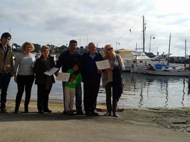 L'AJUNTAMENT I L'ASSOCIACIÓ DE VEÏNATS DE PORTOPETRO ENTREGUEN 2.550 EUROS A ASSOCIACIONS BENÈFIQUES 