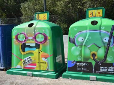 60 locals de Cala d’Or se sumen a la renovació de contenidors per a la recollida selectiva de vidre