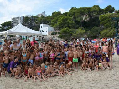 Jornada mediambiental a Cala Santanyí per conscienciar als joves