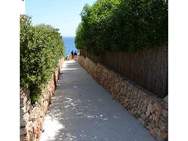 Cala Llombards renova el seu enllumenat i posa a punt carrers i serveis
