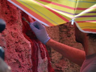 L’Ajuntament de Santanyí ha començat a esborrar les pintades de sa Punta Negra
