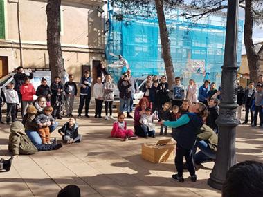La població infantil i juvenil commemora el Dia Escolar de la No – Violència i la Pau a Santanyí