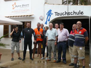 Treuen 500 quilos de residus en unes tasques de neteja del fons marí de Portopetro