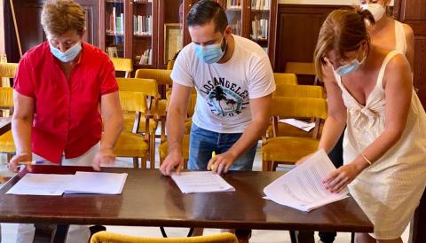Ajuntament i sindicats signen un document per regular la jornada laboral dels treballadors municipals