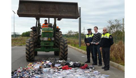 L’Ajuntament de Santanyí destrueix el material incautat per la Policia local durant  2009