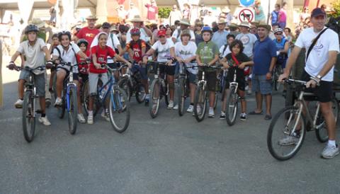 La XIII edició de l’anada amb carro, muntura, bicicleta o a peu a Mondragó desborda totes les previsions de participació