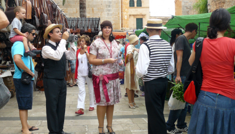 EmbruixArt promociona el seu espectacle musical als carrers de Santanyí