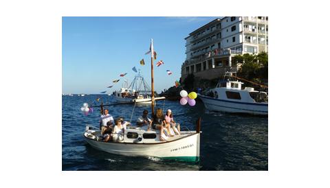 Una cinquantena d’embarcacions varen participar a la processó marítima de Cala Figuera