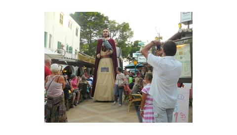 Els balls dels Gegants de Santanyí triomfen a Cala d’Or
