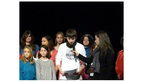 La població infantil i juvenil commemora el Dia Escolar de la No – Violència i la Pau amb un Concert