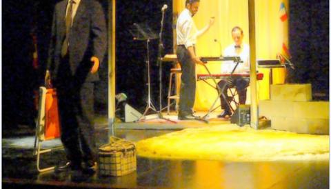 Èxit de l’estrena de l’espectacle Contribució de Bàrbars de Bartomeu Fiol a la Nit de Blai Bonet al Teatre de Santanyí