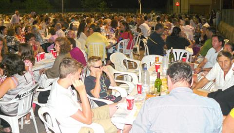 Quasi mil persones assistiren al tradicional trempó a la fresca des Llombards